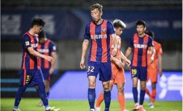 影片全新中国独家预告随即曝光，预告中宏大的异星战争场面、更加详实的故事背景、充满沉浸感的影像氛围，将少年保罗的英雄之路，渲染得既波澜壮阔又富于传奇